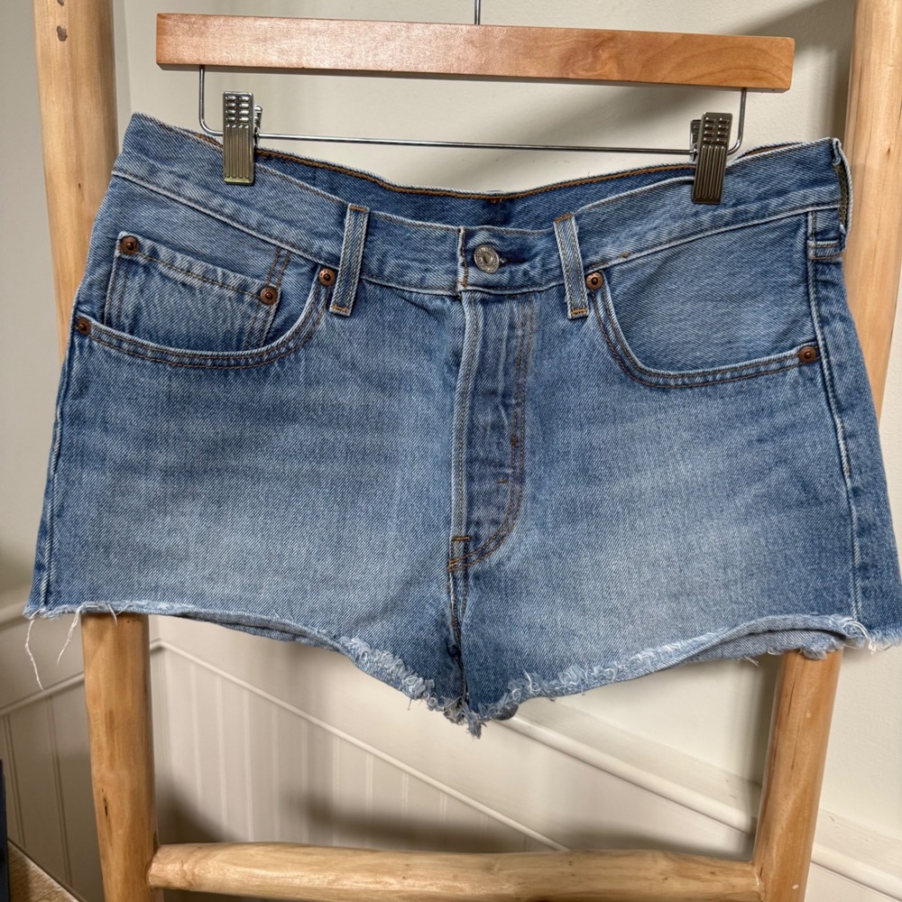 Levis 501 Original‎ High Rise Light Wash Denim Cut Off Shorts W30 Button Fly